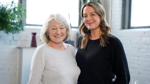 Micheline Lanctôt et Julie Le Breton, l'une à côté de l'autre, posent pour la caméra.