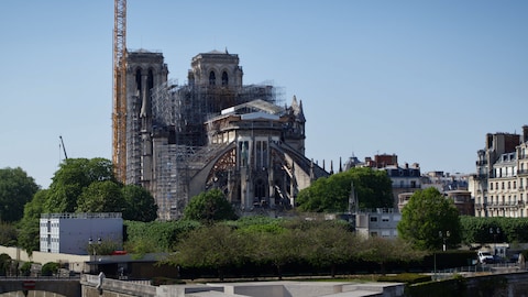 La cathédrale de Notre-Dame en construction à Paris.