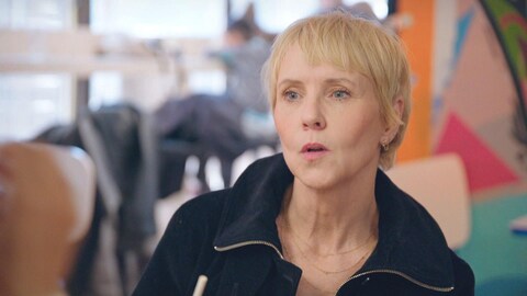La production est encore jeune Pénélope McQuade parle.