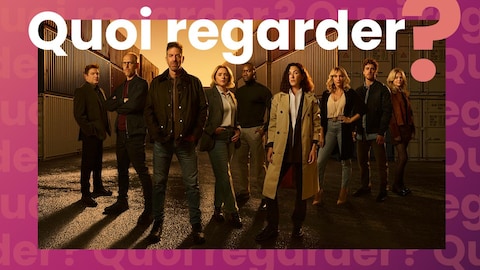 Les comédiens et comédiennes de la série Antigang posent au milieu de conteneurs.