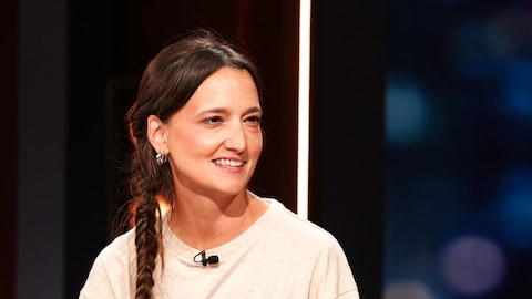 Karine Dufour/La production est encore jeune Suzie Bouchard pose dans le décor de l'émission Bonsoir bonsoir.