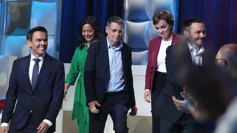 A. Media / Marc-André Lapierre Charles Milliard, Ruba Ghazal, Éric Duhaime, Christine Fréchette et Paul St-Pierre Plamondon dans le studio.