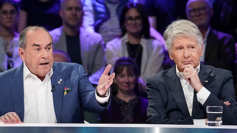 A. Media / Karine Dufour John Parisella et Jean-François Lépine sont assis dans le studio.