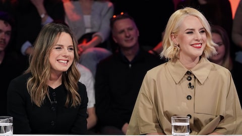 Marie-Michèle Sioui et Fanny Lévesque sont assises dans le studio.