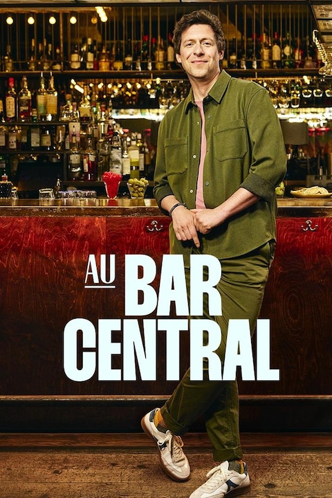 L'animateur pose devant la caméra. 