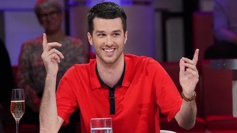 Karine Dufour Pierre-Yves Roy-Desmarais rit dans le studio.