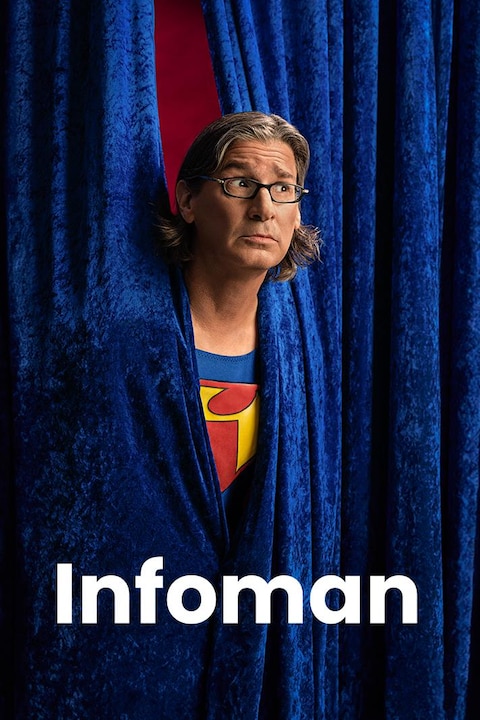 Jean-René Dufort sort la tête d'un rideau bleu.