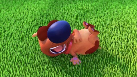 Il se roule dans l'herbe