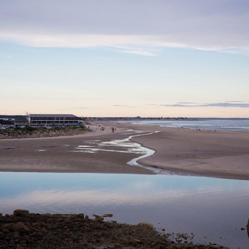 Plage presque déserte dans le Maine.