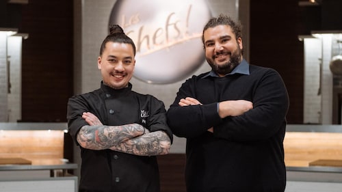 Philippe Szeto et son mentor, Jonathan Rassi dans la cuisine de l'émission Les Chefs!.