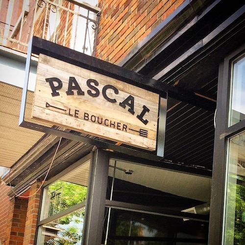 Enseigne de la boucherie Pascal à Montréal.