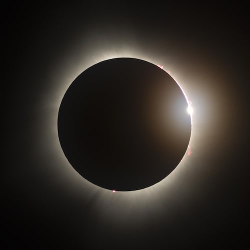 Éclipse totale de Soleil.