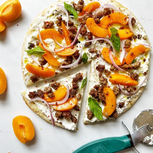 Pizza à l’agneau et à l’abricot.