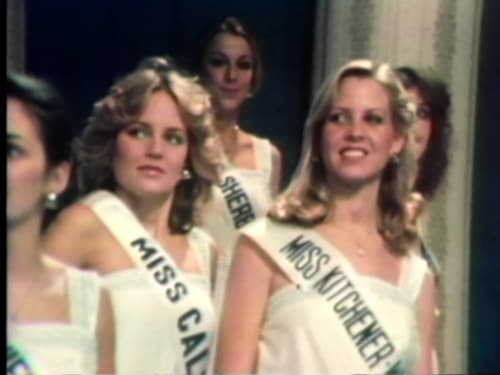 Participantes au concours Miss Canada qui portent l'écharpe de finaliste.