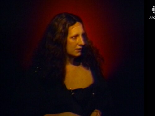 Robert Lepage joue en 1987 le rôle de la Mona Lisa dans sa pièce Vinci.