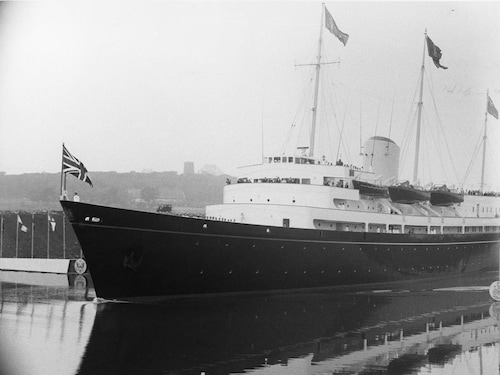 Navire royal Britannia sur le fleuve St-Laurent.