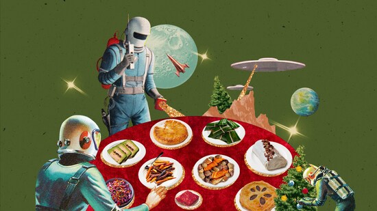 Photomontage : une tablée de Noël entourée d'astronautes rétro.