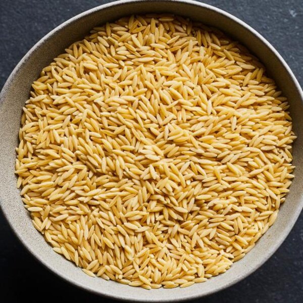 Un bol rempli d'orzo.