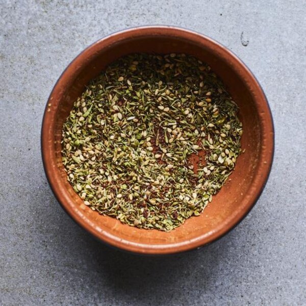 Un bol avec du zaatar.