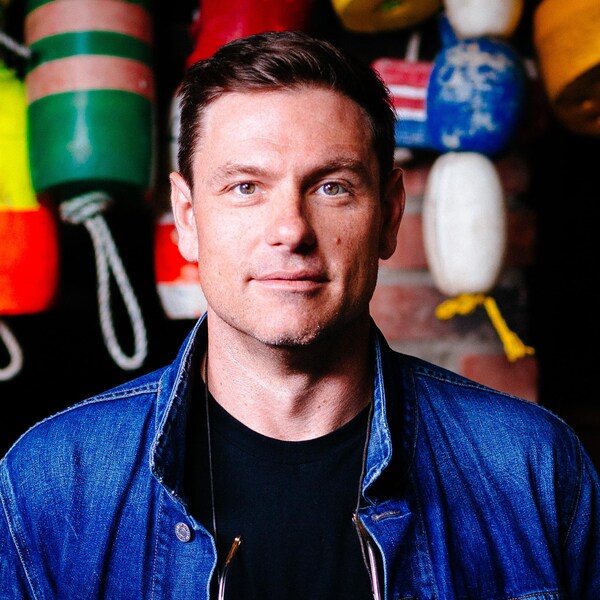 Portrait du chef Chuck Hughes.