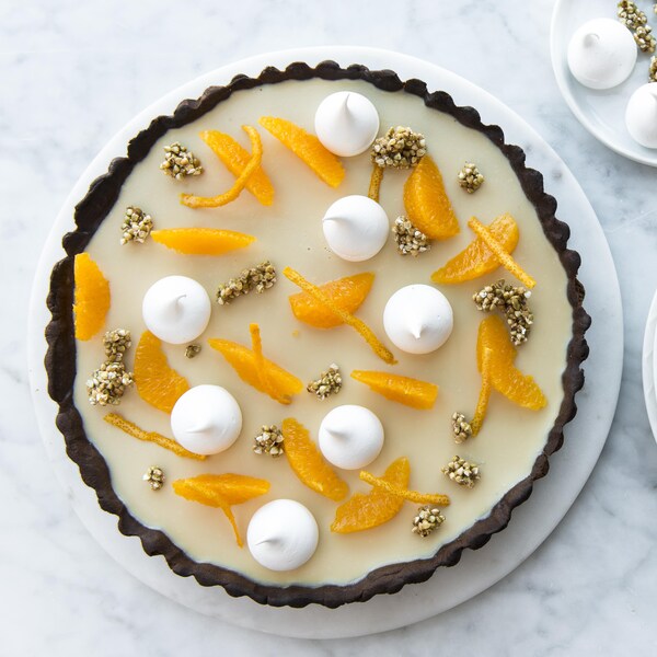 Une tarte au chocolat blanc caramélisé et aux clémentines
