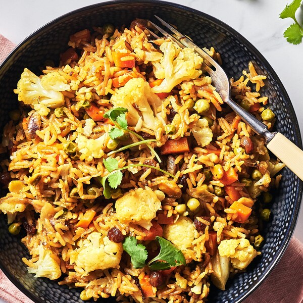 Un bol rempli de riz biryani.