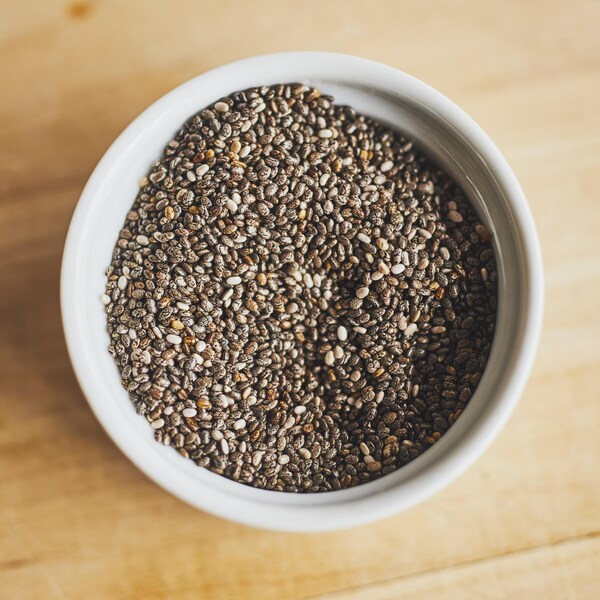 Un bol de graines de chia.