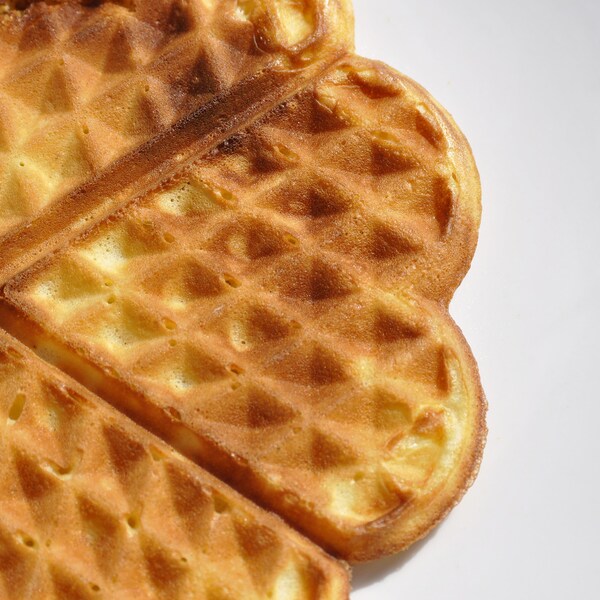 Une gaufre en forme de cœur.