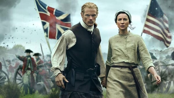 Les deux personnages principaux de la série Outlander : Jamie et Claire.