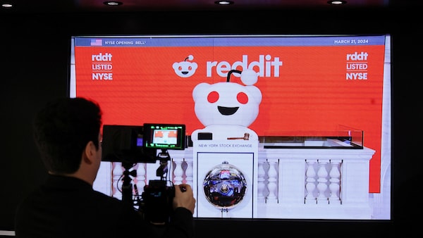 Le logo de Reddit à la Bourse de New York.