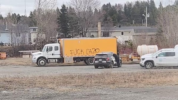 L'un des camions du MTQ qui a été vandalisé.
