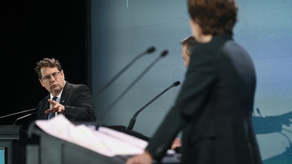 Bernard Drainville débat avec Christine Fréchette.