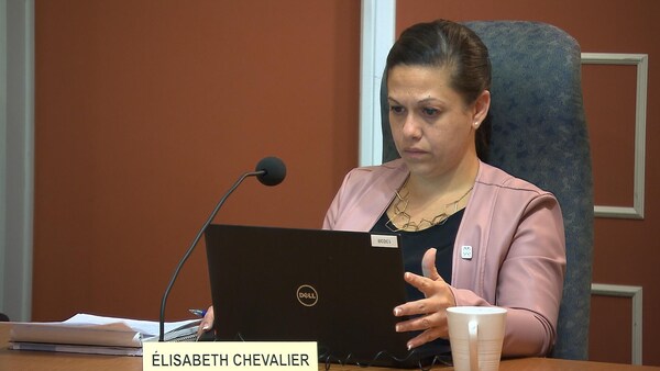 Élisabeth Chevalier au conseil municipal de Sept-Îles