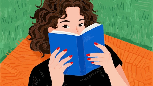 Illustration d'une femme lisant un livre. 