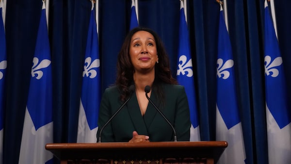 La députée de Saint-Laurent, la libérale Marwah Rizqy, en conférence de presse. 