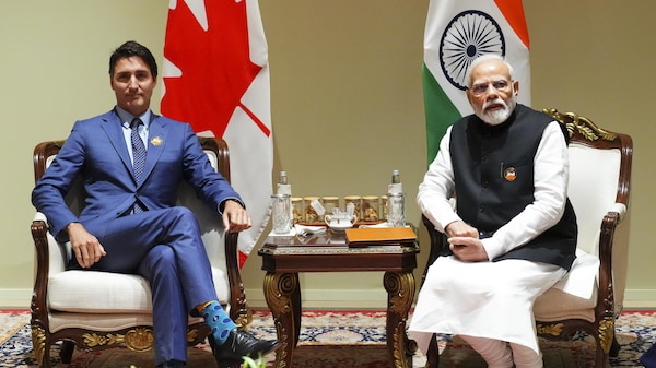 اجتماع ثنائي بين رئيس الحكومة الهندية ناريندرا مودي (إلى اليمين) ونظيره الكندي جوستان ترودو في نيودلهي على هامش قمة العشرين في أيلول (سبتمبر) 2023.