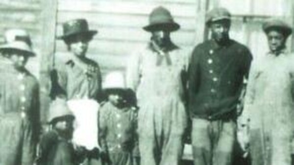 La famille Lewis William LaFayette, l'une des premières familles arrivée en Saskatchewan en 1906 de Oskaloosa, Iowa aux Etats Unis.