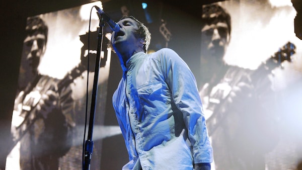 Liam Gallagher, d'Oasis, en spectacle à Los Angeles le 4 décembre 2008.