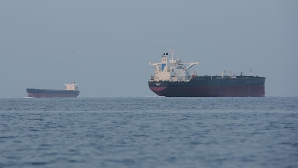 Des pétroliers sont ancrés dans le détroit d'Ormuz.