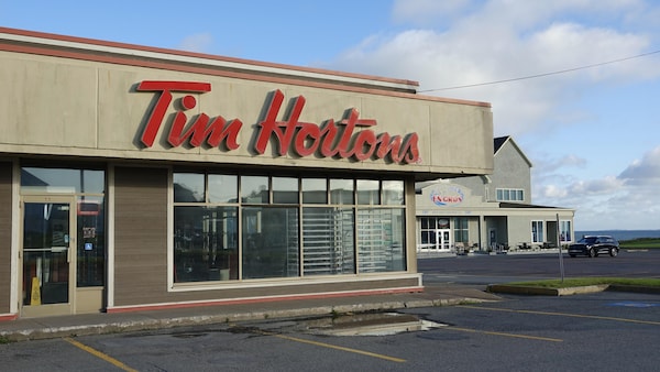 Façade du Tim Hortons de Cap-aux-Meules, désormais fermé.