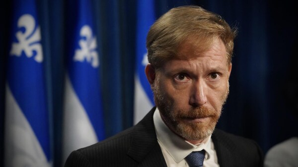 Youri Chassin en point de presse.