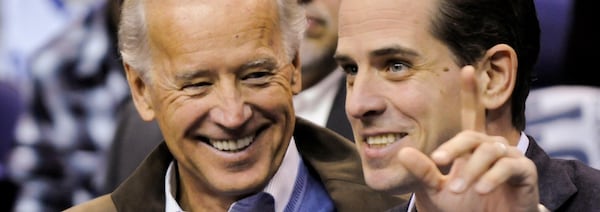Joe et Hunter Biden, souriants.