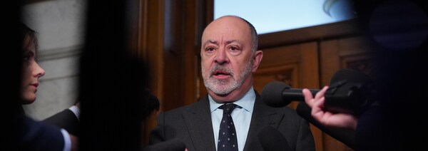 Christian Dubé en mêlée de presse.