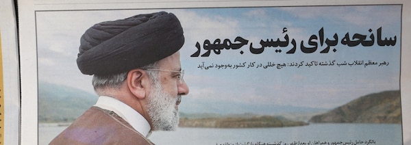 Une photo du président à la Une d'un quotidien publié en arabe.
