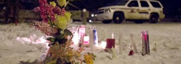 Des fleurs et des lampions en hommage aux victimes de la tragédie de La Loche