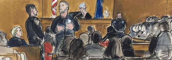 Une illustration judiciaire montrant une vue d'ensemble du tribunal, avec notamment le juge Juan Merchan, Donald Trump, le personnel du tribunal et le public.