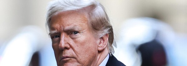 Gros plan sur le visage de Donald Trump.