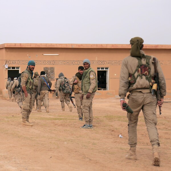 Des combattants des Forces démocratiques syriennes, lors d'une offensive contre le groupe armé État islamique dans le nord de la province de Raqqa, le 8 février dernier.