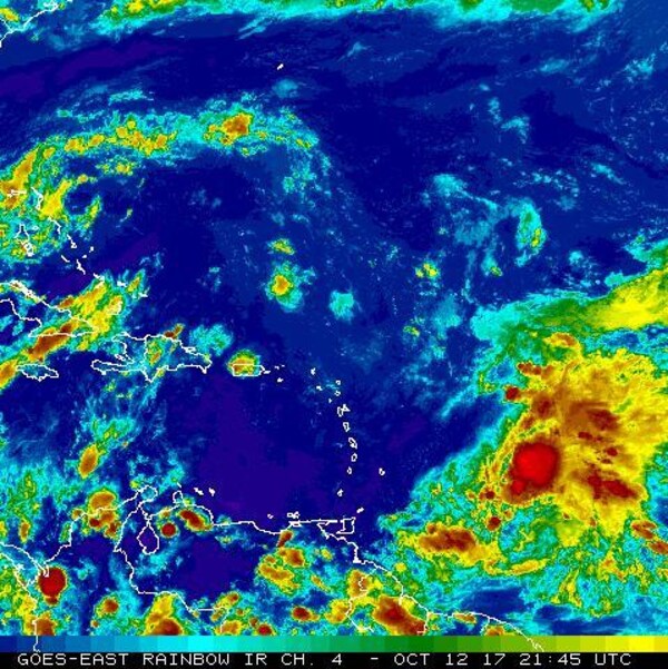 L'imagerie satellite indique que l'ouragan Ophelia évolue bien loin des côtes américaines.