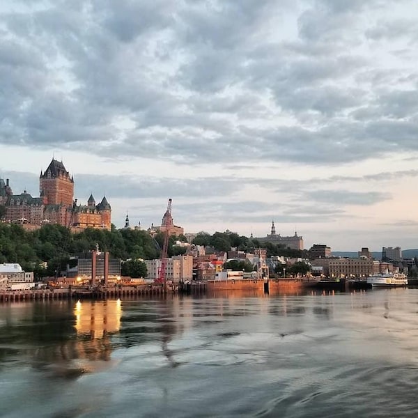 La ville de Québec vue d'un paquebot sur le Saint-Laurent.